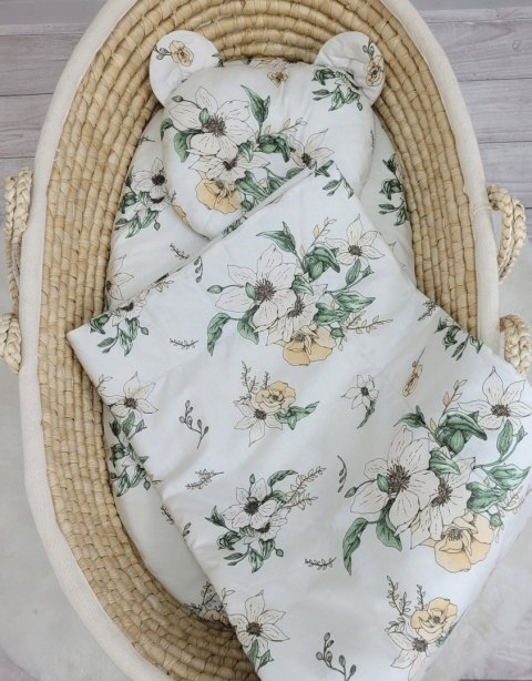 Kołderka z wypełnieniem i poduszka profilowana Miś - zestaw 2cz. - Clematis on beige Kołderka z wypełnieniem i poduszka profilowana Miś - zestaw 2cz. - Clematis on beige