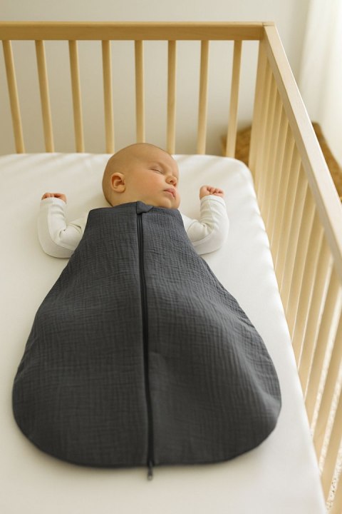 Muślinowy śpiworek dla dzieci NEWBORN 0-6 mcy TOG 1.0 - antracyt Muślinowy śpiworek dla dzieci NEWBORN 0-6 mcy TOG 1.0 - antracyt