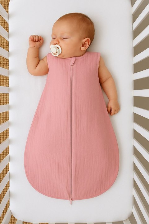 Muślinowy śpiworek dla dzieci zaokrąglony BABY 6-12 mcy TOG 1.0 - pastel pink Muślinowy śpiworek dla dzieci zaokrąglony BABY 6-12 mcy TOG 1.0 - pastel pink