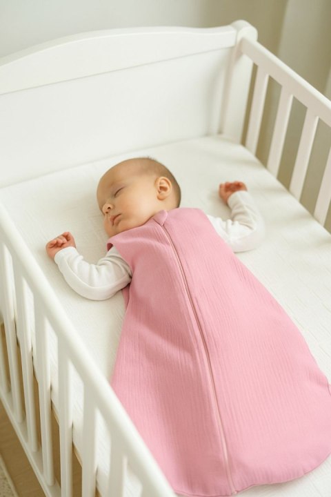 Muślinowy śpiworek dla dzieci zaokrąglony BABY 6-12 mcy TOG 1.0 - pastel pink Muślinowy śpiworek dla dzieci zaokrąglony BABY 6-12 mcy TOG 1.0 - pastel pink