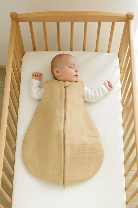 Muślinowy śpiworek dla dzieci zaokrąglony NEWBORN 0-6 mcy TOG 1.0 - camel