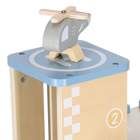 Garaż drewniany parking samochodowy piętrowy stacja benzynowa