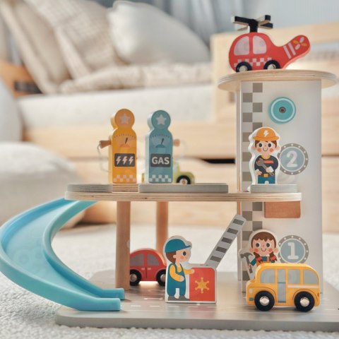 WOOPIE GREEN Drewniany Parking Piętrowy 2w1 Stacja Benzynowa z Autkami i Figurkami 12 el. FSC